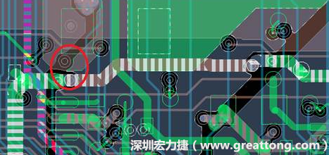 慢慢確認CAF發(fā)生的位置后，可以配合Gerber查看PCB的結構是否有通孔太近或是線路太近的問題。