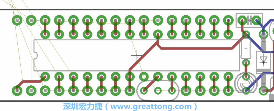 諧振器應(yīng)擺放在ATmega微控制器的針腳8、9和10旁邊，在共鳴器和微控制器中間的高頻信號線應(yīng)該要愈短愈好，此外，其它的信號線應(yīng)該要遠(yuǎn)離這個區(qū)域且配置在諧振器的下方，這樣做是為了防止不必要的無線電波干擾。