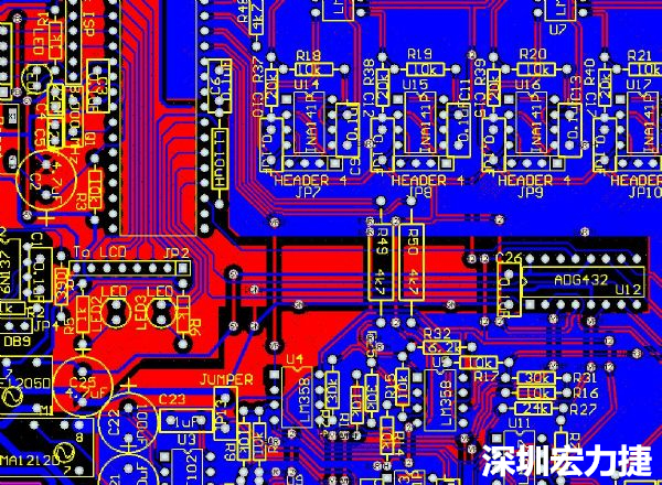 一般產(chǎn)品的PCB設(shè)計(jì)，多數(shù)先決定元件布局，再進(jìn)行線路連接，于元件位置就先改善干擾問題，再?gòu)木€路細(xì)節(jié)著手改善產(chǎn)品。