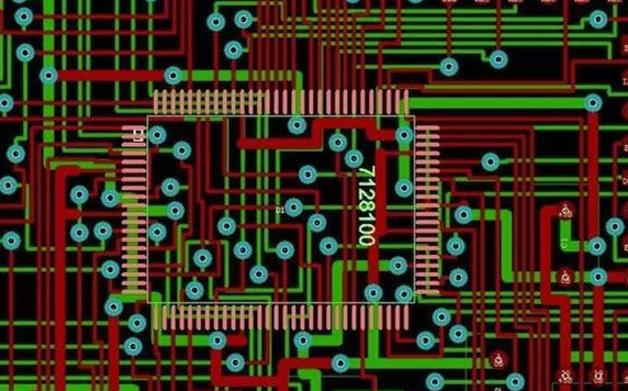 圖1：兩種PCB模型的部分電路。頂圖：傳統(tǒng)設(shè)計(jì)版本。