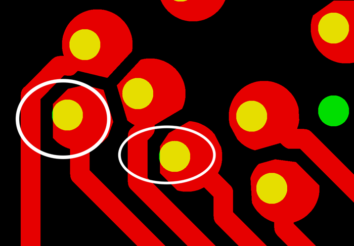 PCB生產(chǎn)會(huì)產(chǎn)生同一方向性的小小量偏移，焊盤(pán)被削的方向無(wú)規(guī)則，最惡劣的情況還會(huì)出現(xiàn)個(gè)別孔破焊環(huán)
